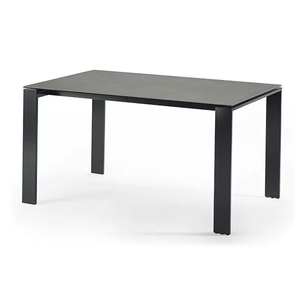 Mesa de comedor firma DOOS modelo Aliena rectangular fija con tapa porcelánica en color vulcano roca y la estructura en metal negro texturalizado